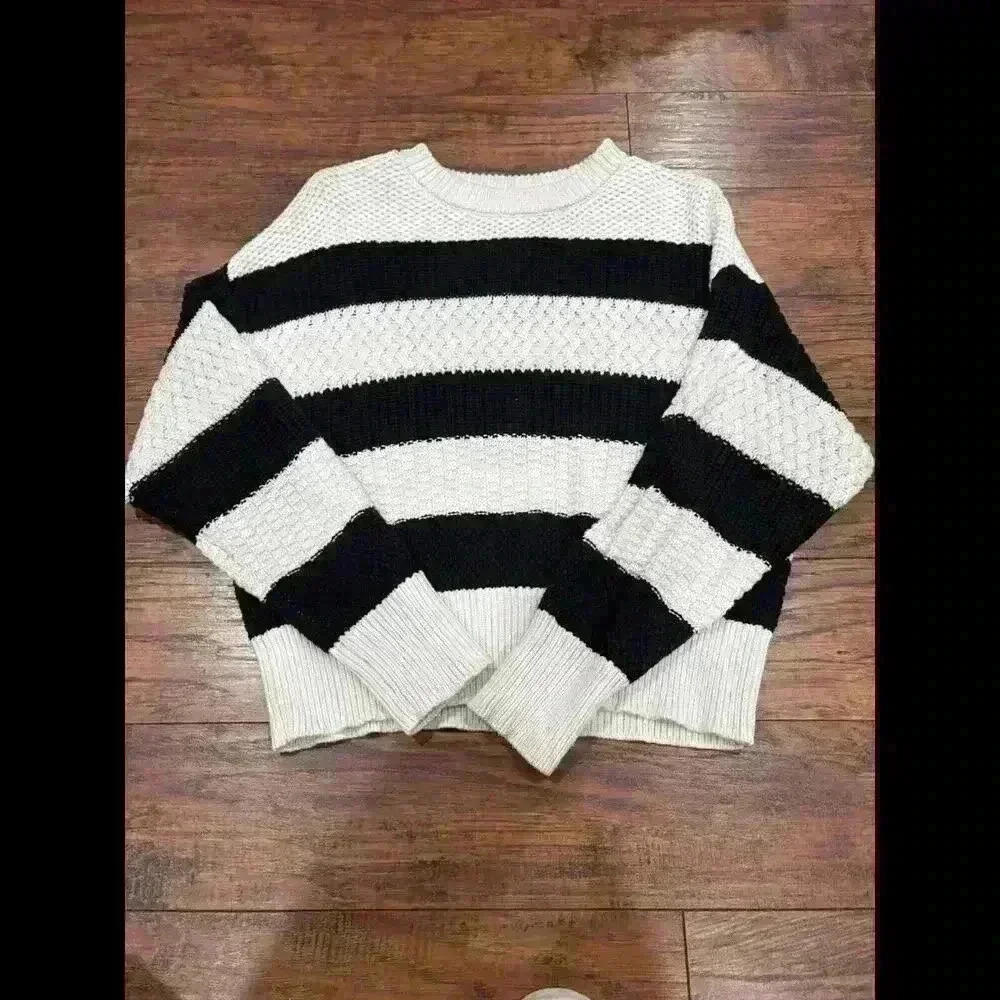 A New Day Women's Size Medium Long Sleeve Crewneck Sweater Cream Black Stripe